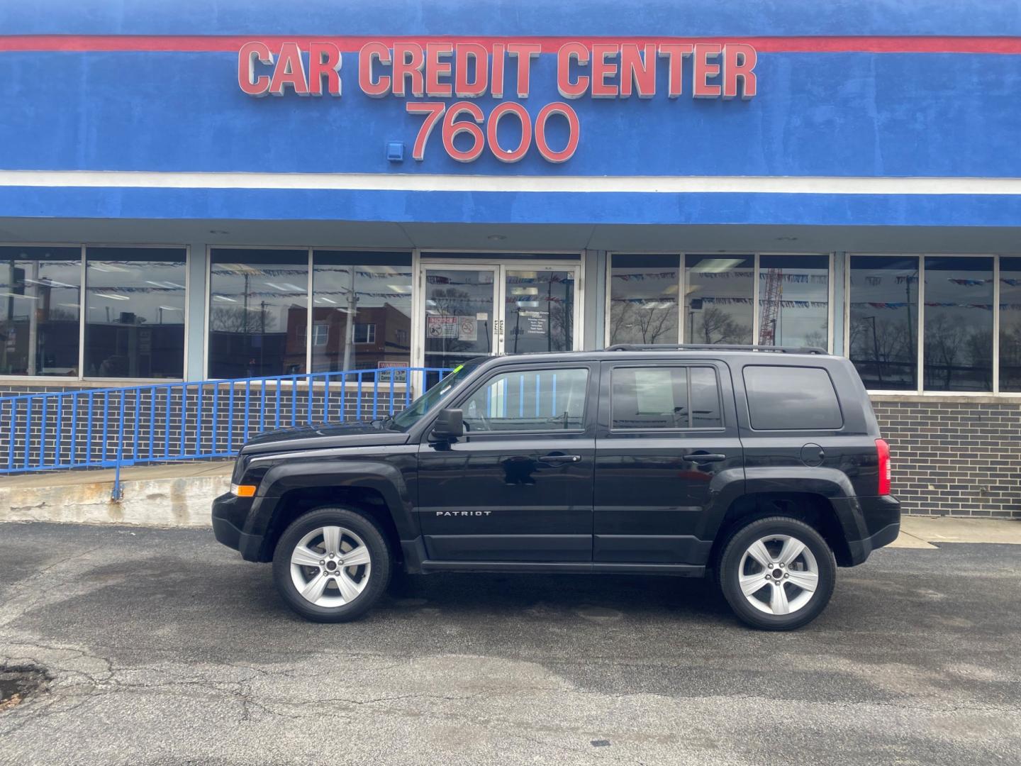 2017 BLACK Jeep Patriot Latitude 4WD (1C4NJRFB9HD) with an 2.4L L4 DOHC 16V engine, located at 7600 S Western Ave., Chicago, IL, 60620, (773) 918-3980, 0.000000, 0.000000 - Photo#0